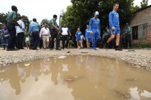 Aust. cricketers moved by meeting families from Satolla slum in B’desh