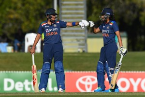 India hold nerve in record chase to overcome Australia in 3rd ODI at Mackay
