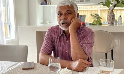 Perumal Murugan talks to South Asia Times (SAT) Editor in Melbourne. Photo- SAT/NN.